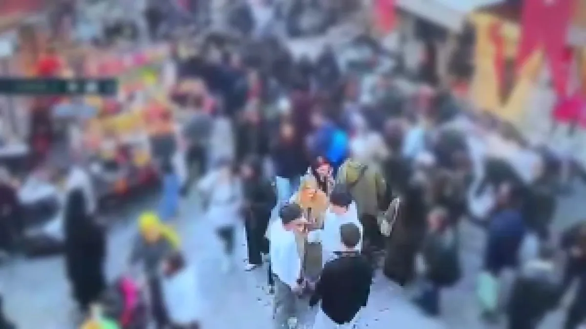 Turist ile Hanutçu Arasındaki Kavga Kamerada!