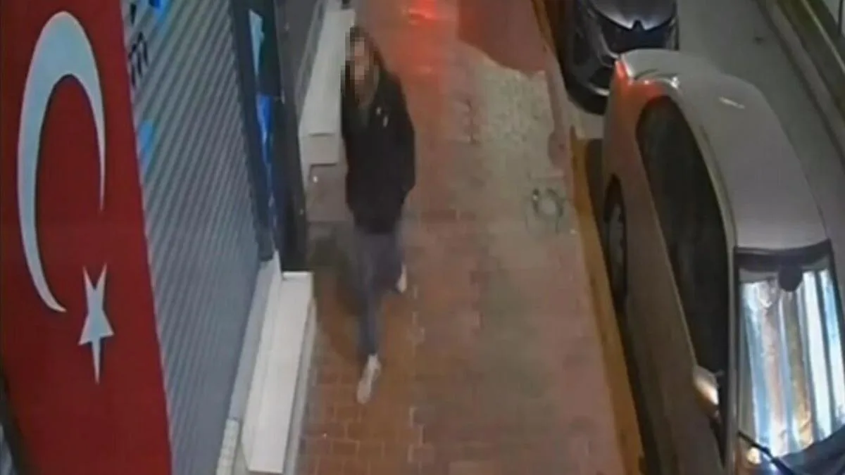 Türk Bayrağı Söküldü, Polis Harekete Geçti!