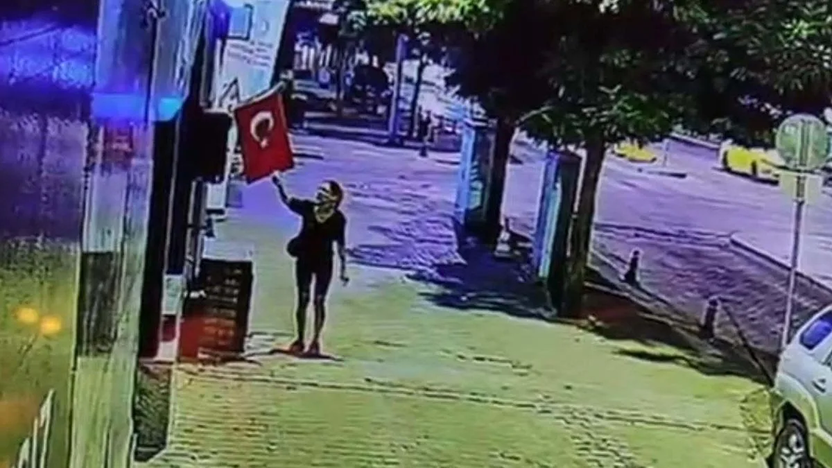 Türk Bayrağına Saldırı: Kadın Gözaltında!