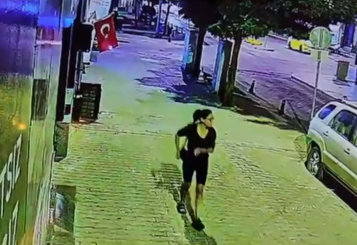 Türk bayrağına küstah saldırı! Gözaltına alındı 4