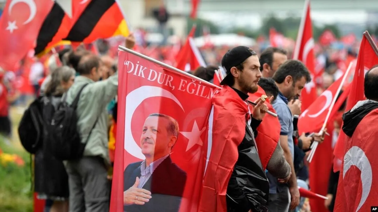 Türk Diasporası Almanya’da Yeni Bir İkilem Mi?