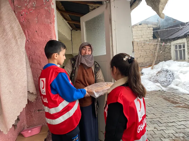 Türk Kızılay, Ramazan’da İhtiyaç Sahiplerine Pide Dağıttı
