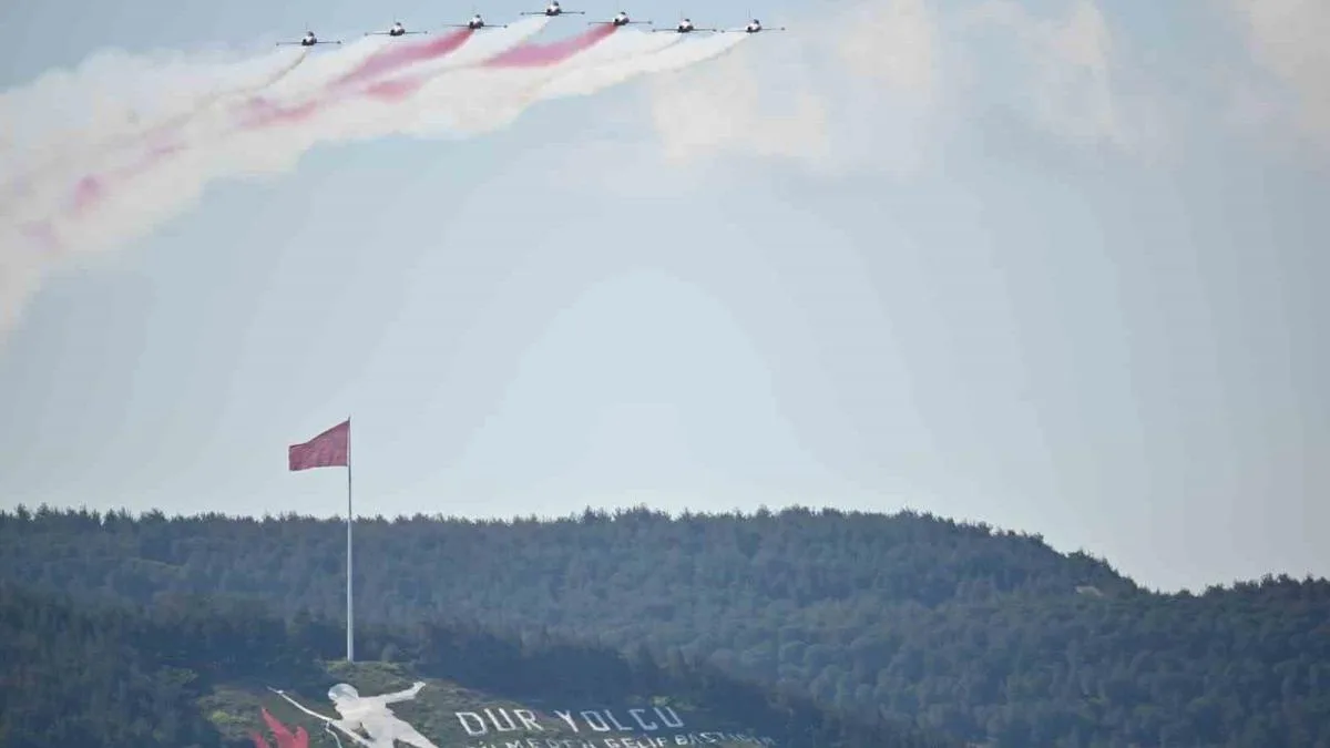 Türk Yıldızları, Çanakkale’de Gökyüzünü Şenlendirdi