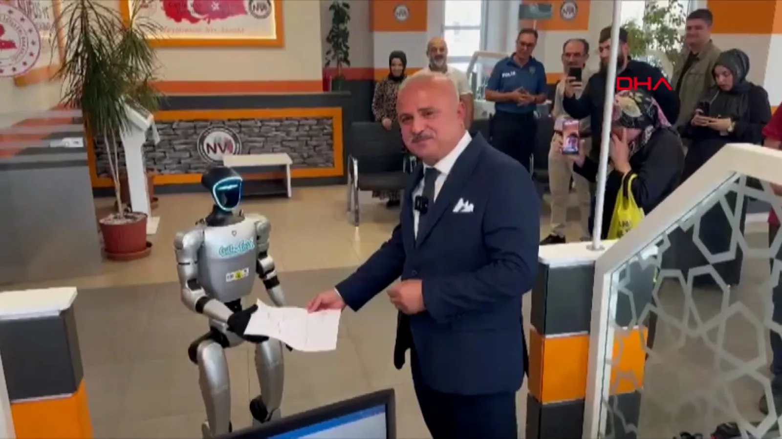 Türkiye’de İlk: Robot Festman Fahri Kimlik Aldı!