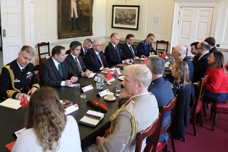 Türkiye-İngiltere Savunma Anlaşması Londra’da İmzalandı