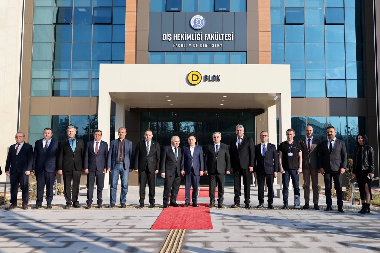Türkiye’nin En Büyük Diş Hastanesi Açıldı!