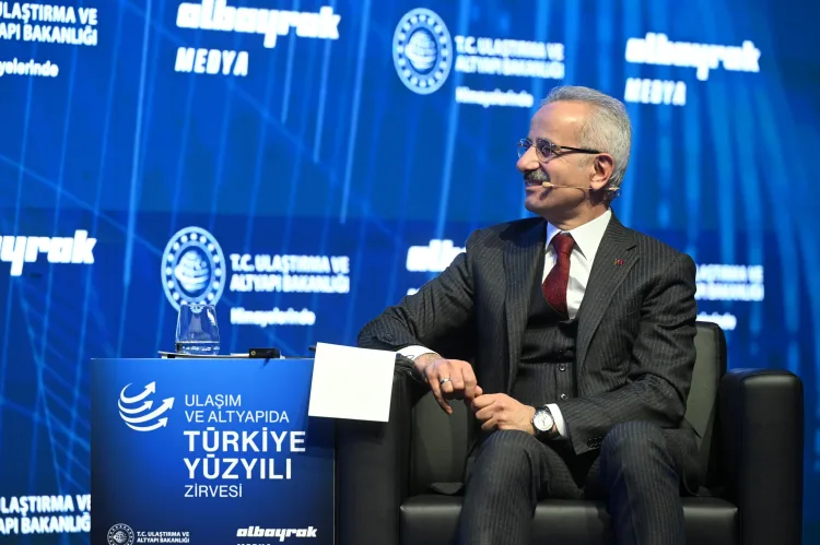 Ulaştırma ve Altyapı Bakanı Abdulkadir Uraloğlu