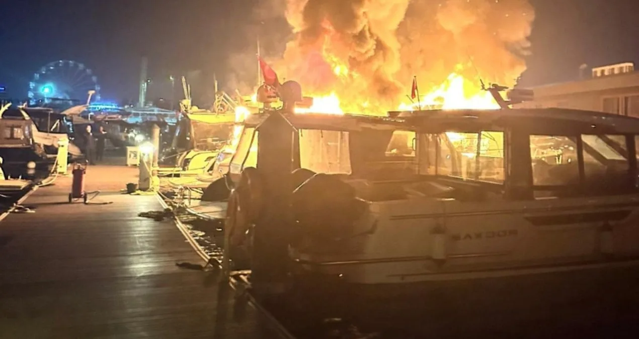 Tuzla’da Marina yangını dört tekneye zarar verdi!