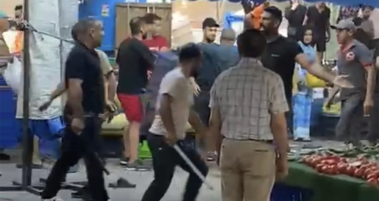 Tuzla’da Semt Pazarında Kanlı Kavga!