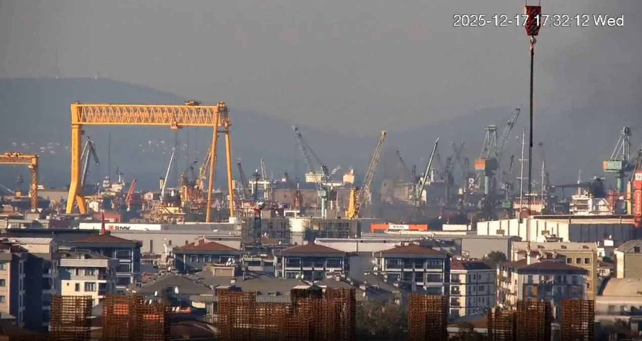 Tuzla’daki Gemide Yangın: İtfaiye Müdahale Ediyor!