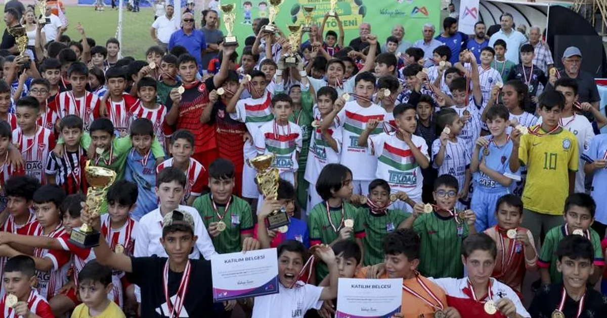 U-12 Futbol Şenliği Ödülleri Sahiplerini Buldu!