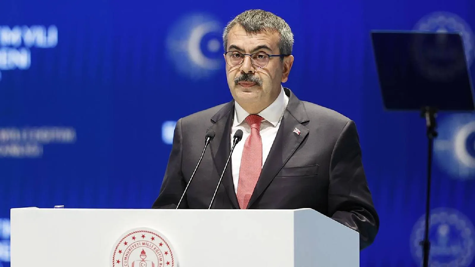 Ücretli Öğretmenlere Kadro Müjdesi Yok!