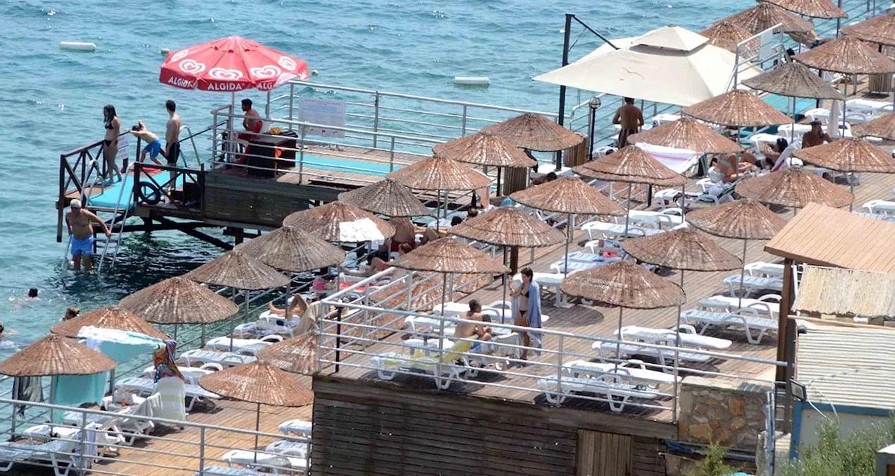 Ücretsiz Plajda Şok! Otopark ve Şezlonga Alev!