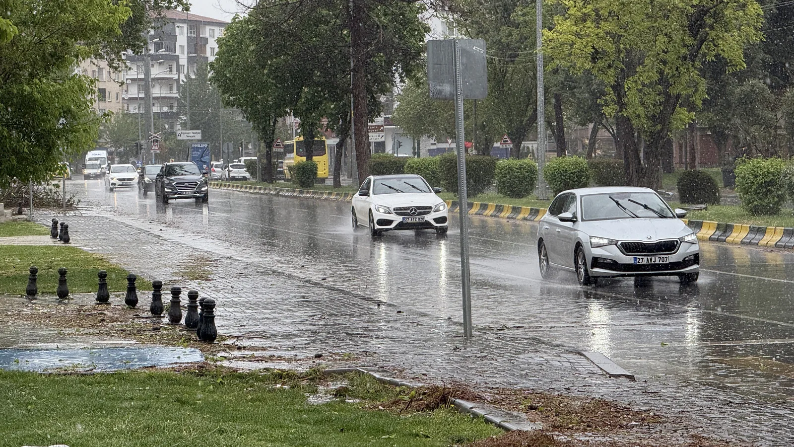 Ülke Genelinde Sağanak Yağış Uyarısı!