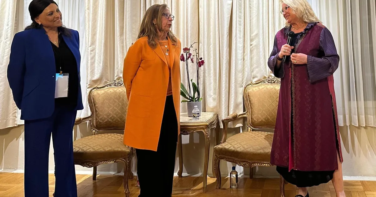 Ümran Beba, Kadınlar Konferansı’nda Ödül Aldı!