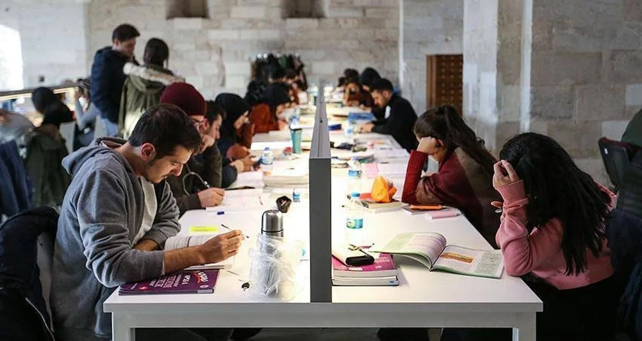 Üniversitelerde 3 Yılda Mezuniyet Reformu!