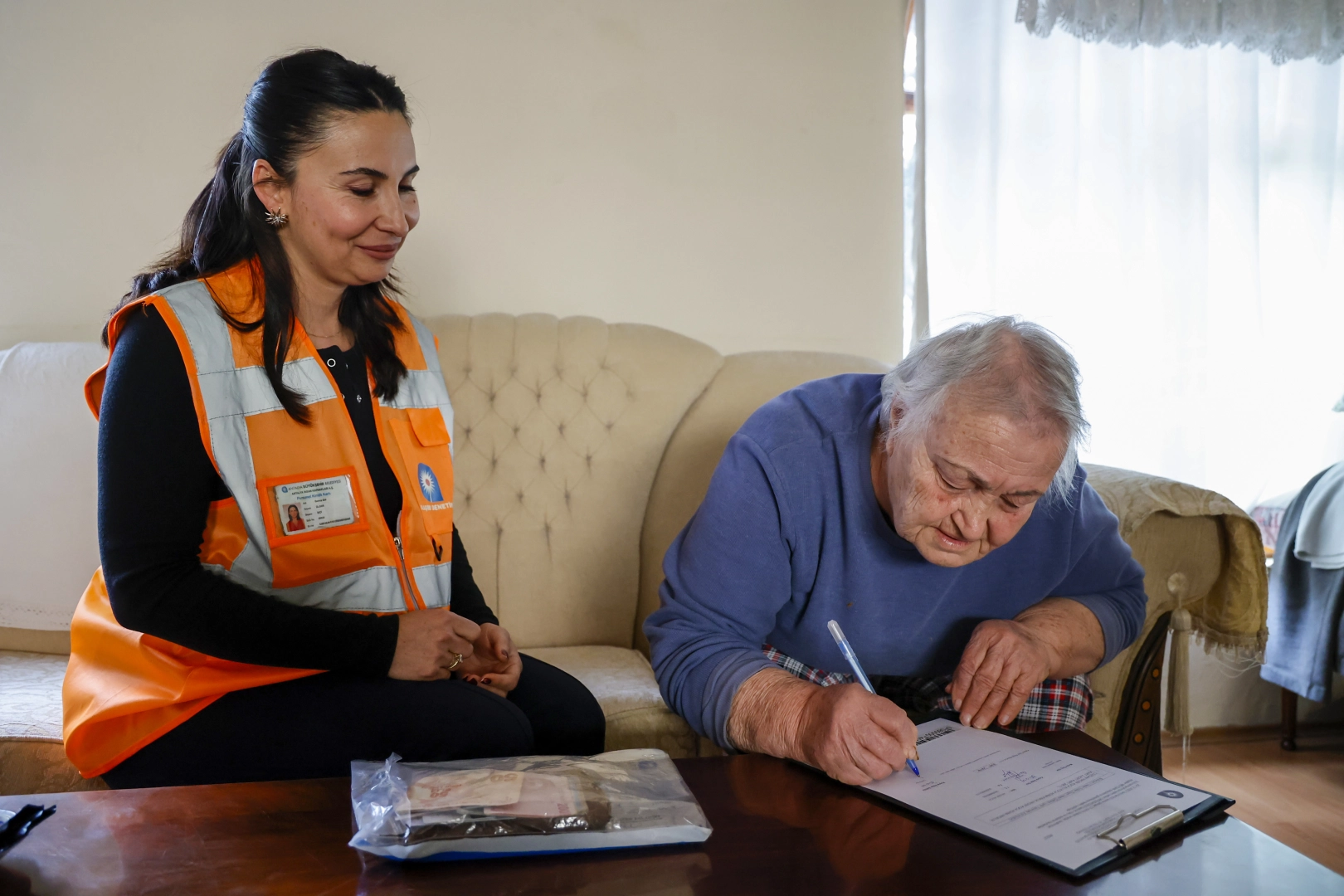 Unutulan Cüzdan, 77 Yaşındaki Kadına Teslim Edildi