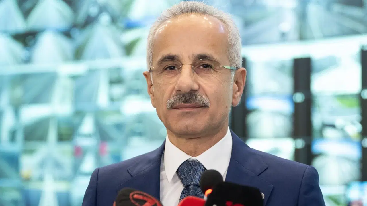 Uraloğlu: Türk Gemileriyle İletişim Sürüyor