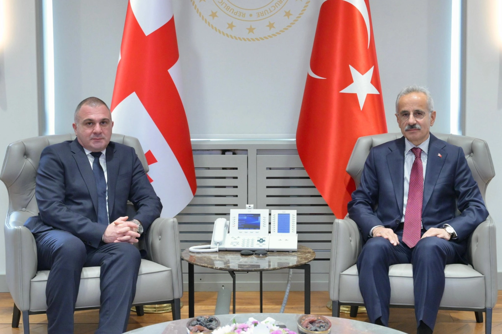 Uraloğlu ve Sokhadze’den Uçak Kazasına Taziye Mesajı