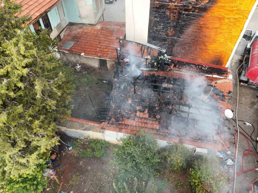 Uşak’ta Ev Yangınında Kızı Şüpheli, Anne İfadesini Verdi