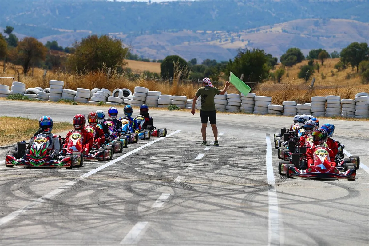 Uşak’ta Karting Şampiyonası Kıyasıya Yarışlarla Başladı