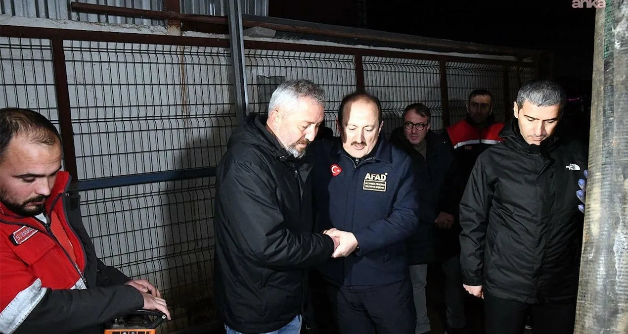 Uşak’ta Sel Felaketi: 35 İş Yeri Su Altında Kaldı!