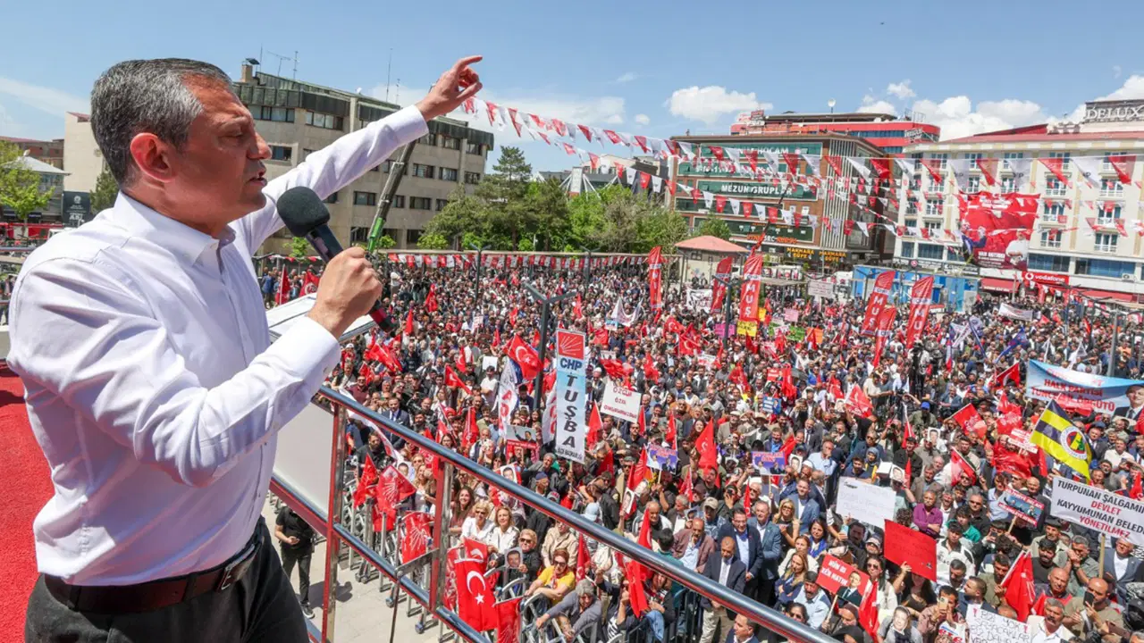 Uşak’ta Tarihi Miting: Ekonomik Sıkıntılara Dikkat!