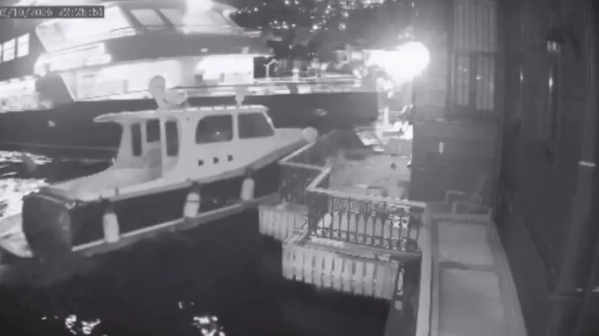 Üsküdar da yolcu vapuru yalıya çarptı!