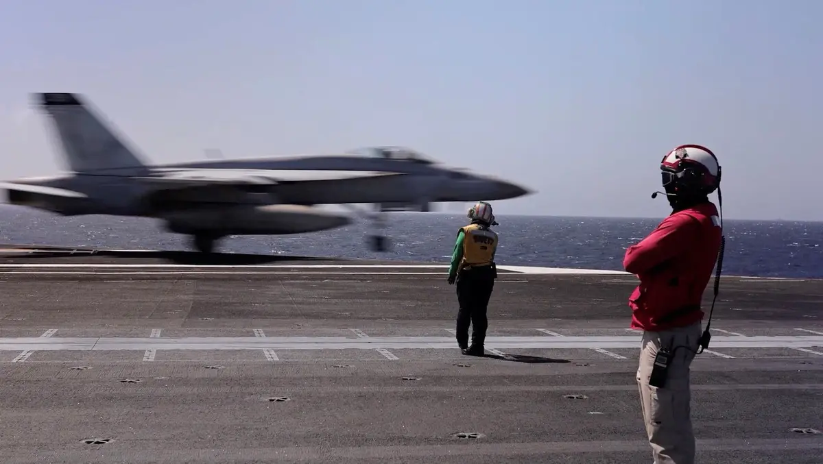 ABD'ye ait USS Gerald R. Ford uçak gemisinde yangın paniği! Yaralılar var 2