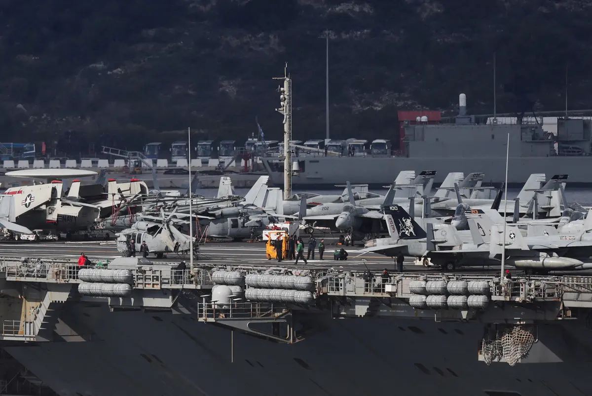 ABD'ye ait USS Gerald R. Ford uçak gemisinde yangın paniği! Yaralılar var 5