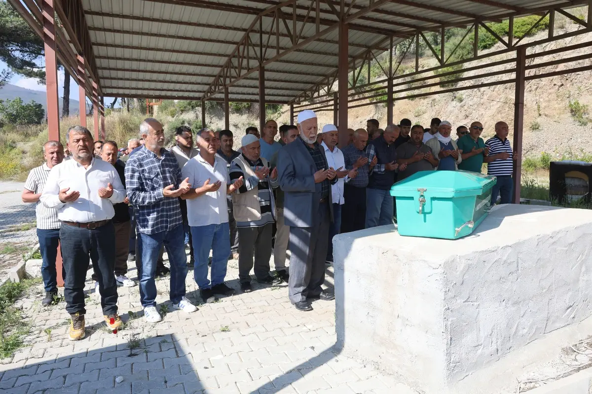 Cani baba, 3 yaşındaki oğlunu boğduktan sonra parçalara ayırdı 8
