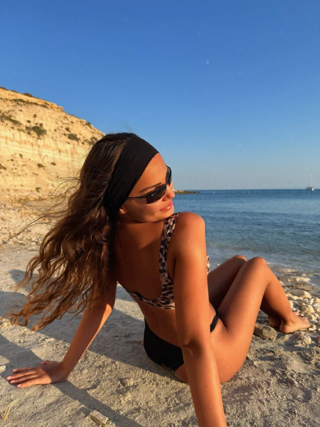 Uzak Şehir’in Pakize’si Yaren Güldiken’den Sezon Öncesi Tatil Pozları