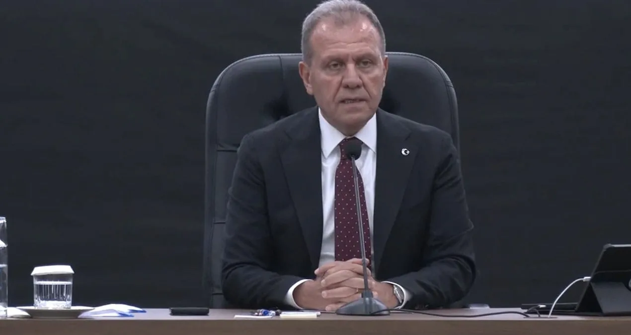 Vahap Seçer: CHP Tartışmaları Gerisi Teferruattır