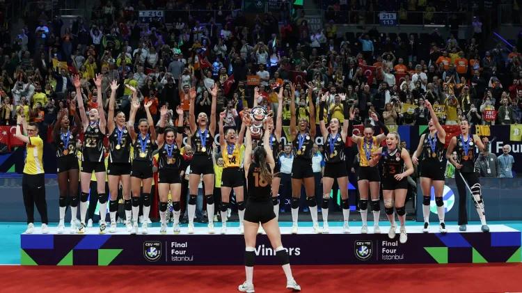 VakıfBank Şampiyon, Eczacıbaşı’na Tebrik!