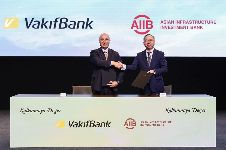 VakıfBank’tan Deprem Bölgesine 300 Milyon Dolar Desteği