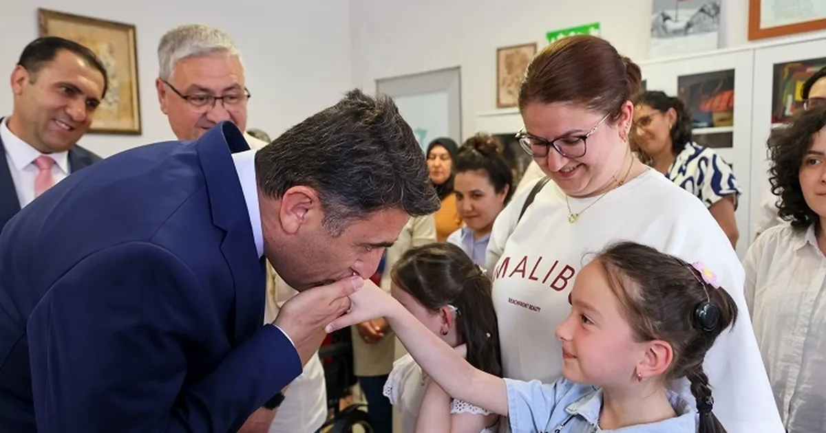 Vali Aygöl’den Özel Bireylere Anlamlı Ziyaret!