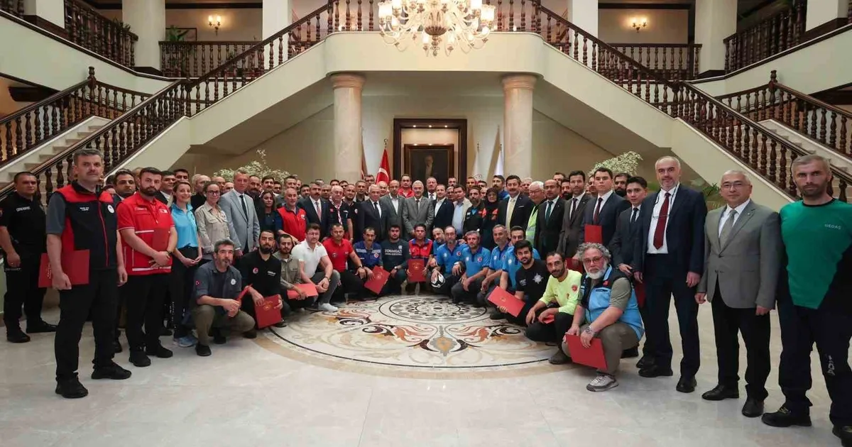 Vali Ayyıldız, Yangın Kahramanlarına Teşekkür Etti