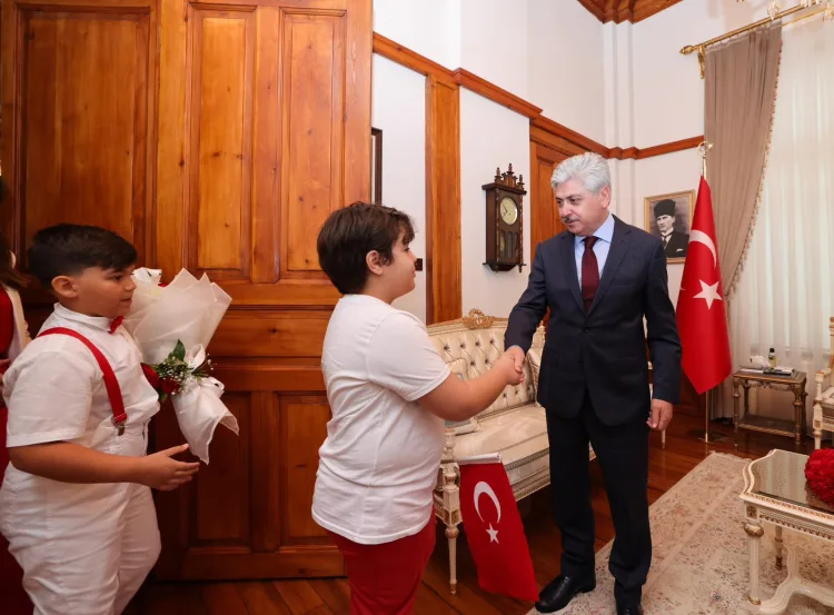 Vali Doğan, Öğrencilerle Yeni Yılı Karşıladı