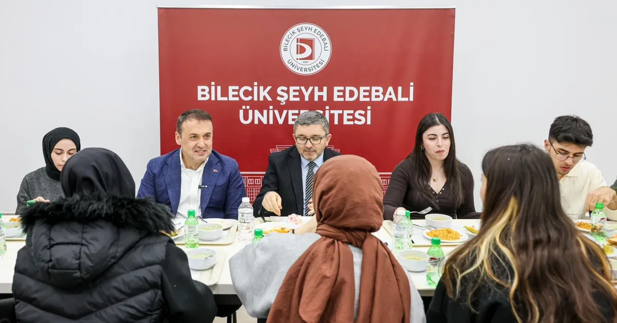 Vali Sözer, Gençlerle İftar Sofrasında Buluştu
