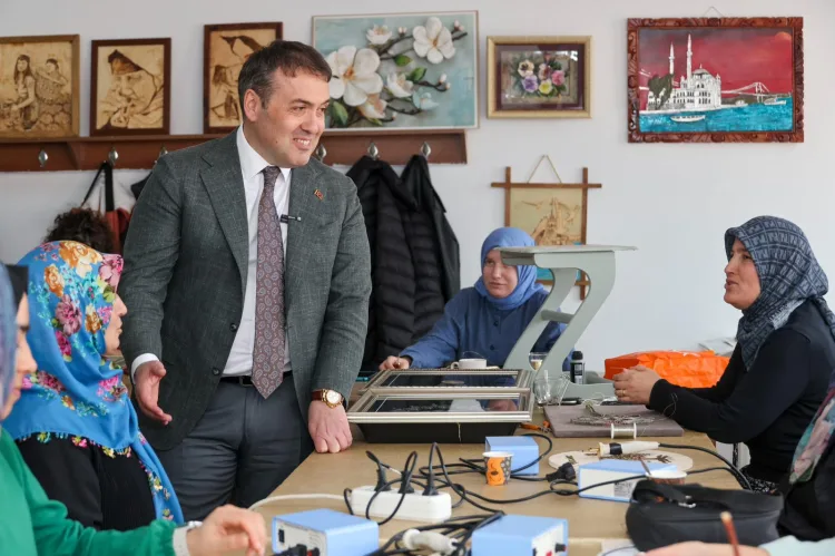 Vali Sözer, Osmaneli Halk Eğitim Merkezini Ziyaret Etti