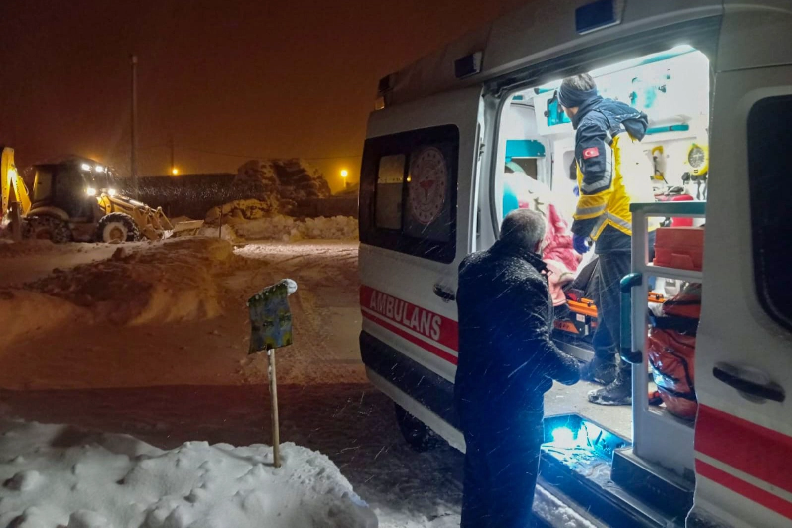 Van’da Kar Fırtınası: Ekipler Mahsur Kaldı