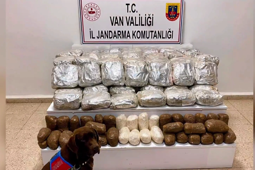 Van ve Hakkari’de 406 kg Uyuşturucu Ele Geçirildi