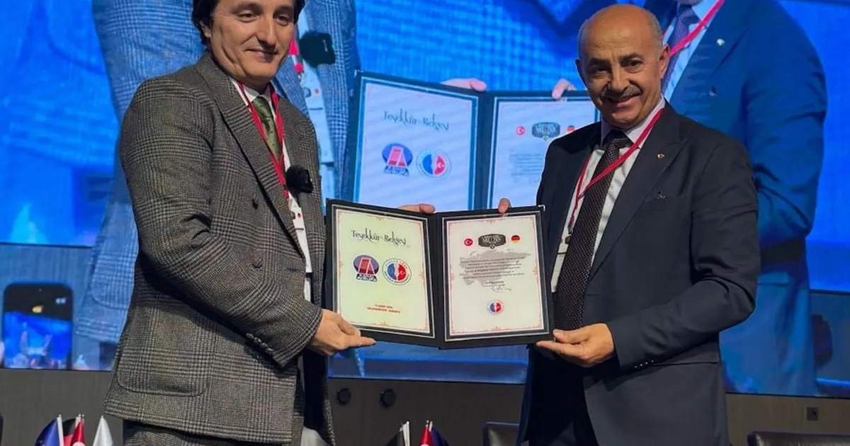Vatan Öz’e Diaspora Medyasına Katkı Ödülü