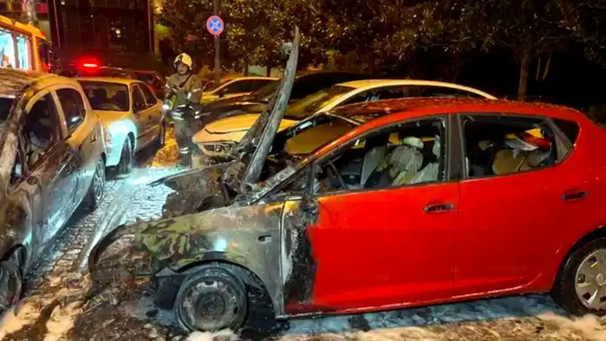 Vişnezade’de Park Halindeki Araçta Yangın Çıktı!
