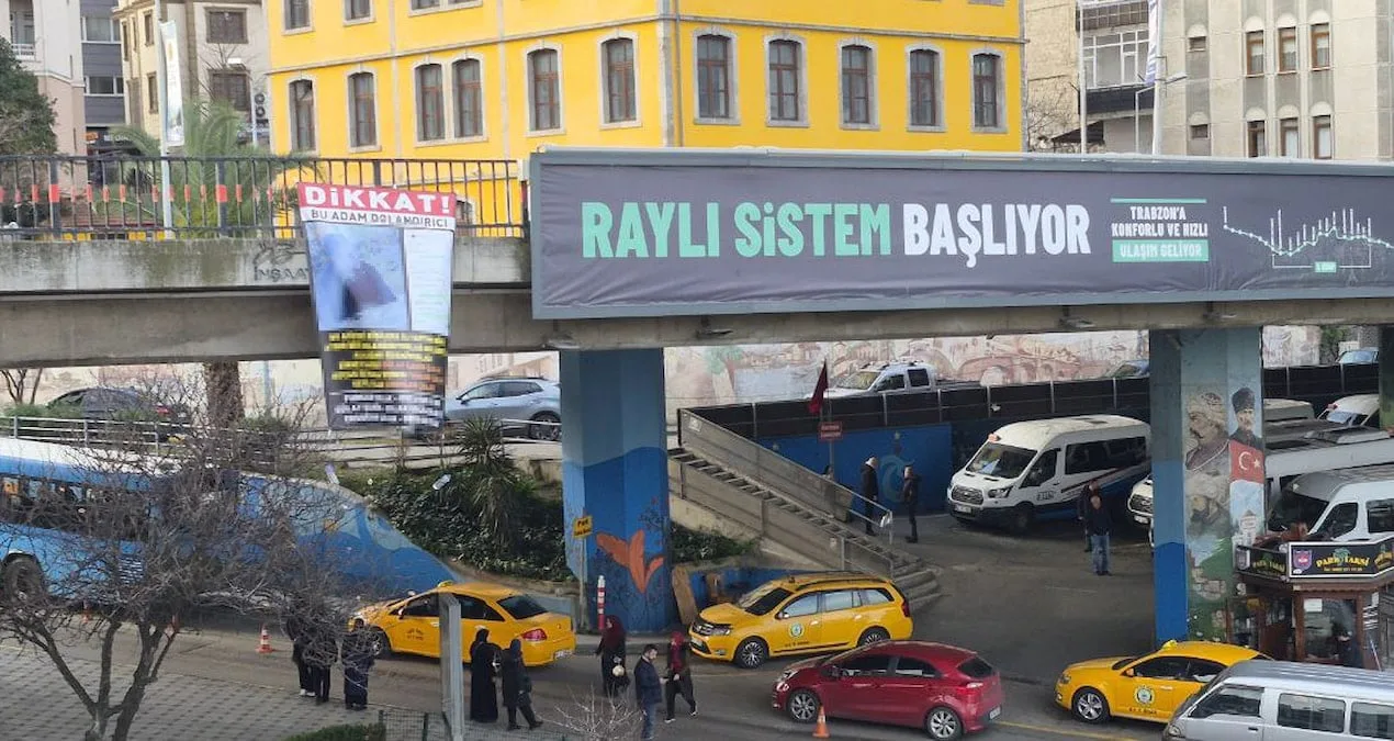 Viyadükte Dolandırıcılara Afişli İsyan!
