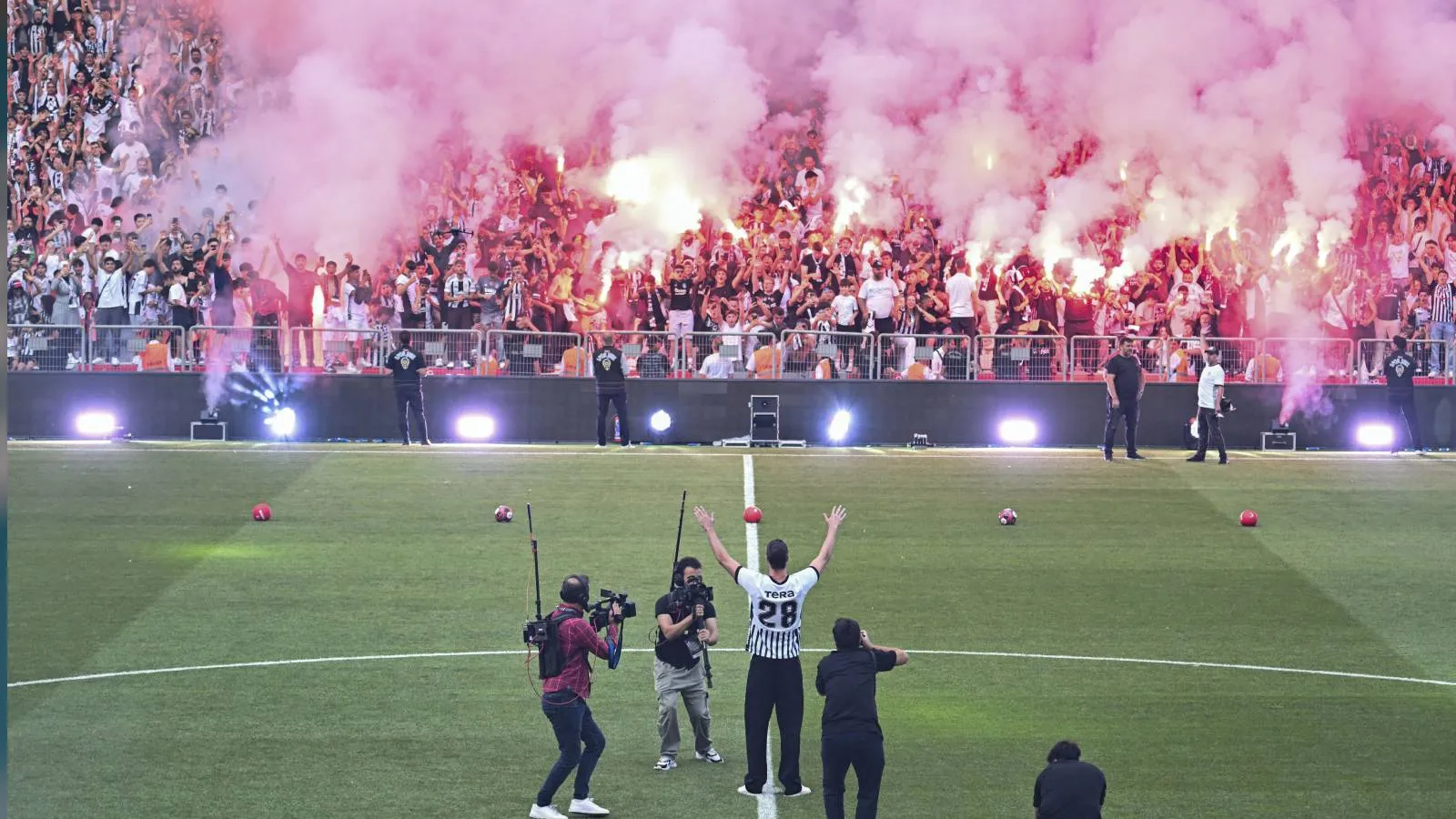 Vlahovic Beşiktaş’ta: ‘Başlıyoruz!’ Dedi