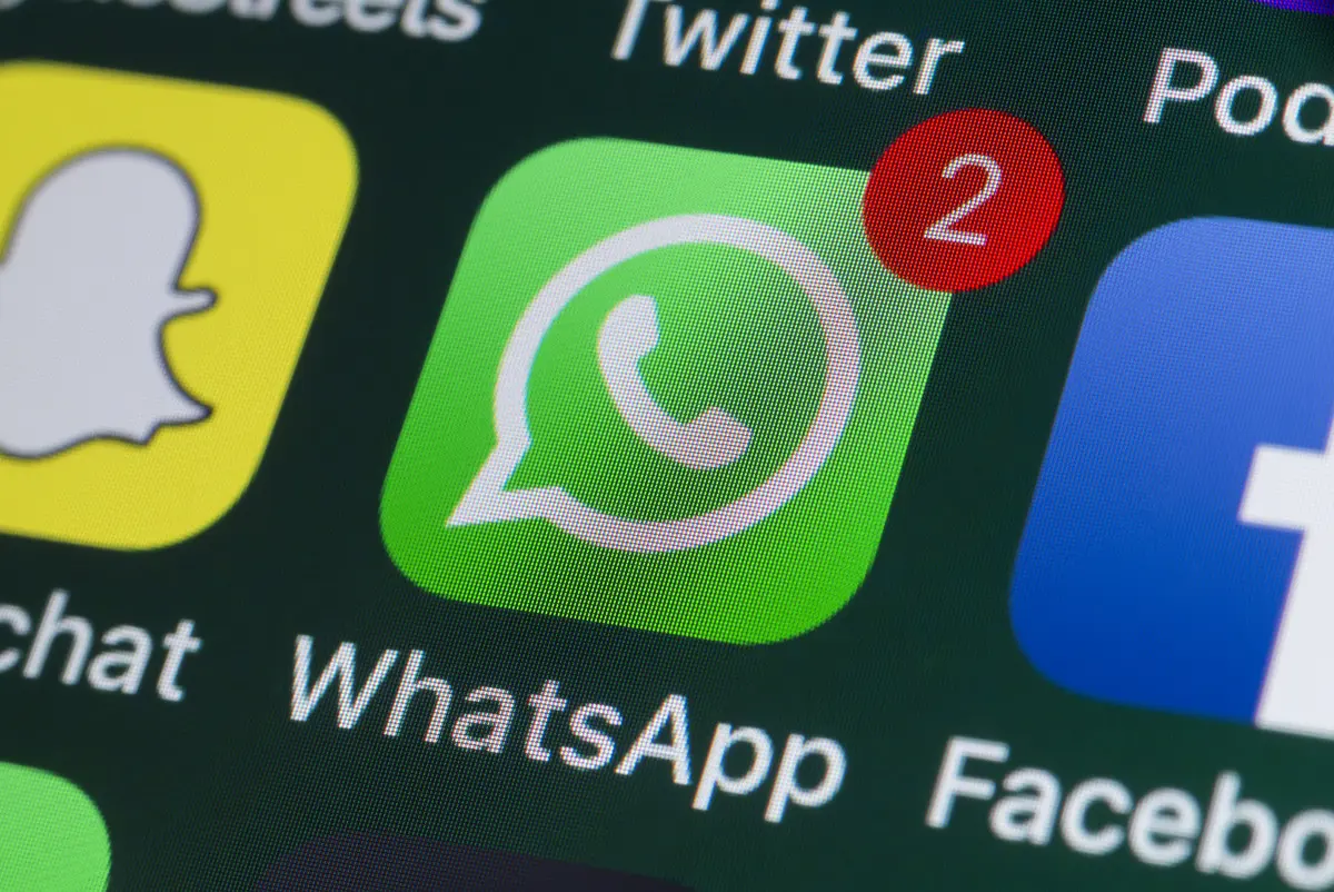 WhatsApp sohbet listesine yeni özellik getiriyor: Fotoğraf, video ve çıkartmalar açmadan görülebilecek 3