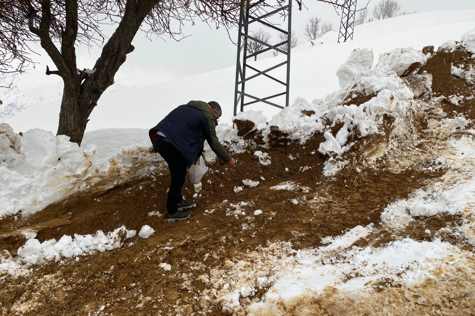Yaban Hayvanlar İçin Sason’da Yemleme Çalışması
