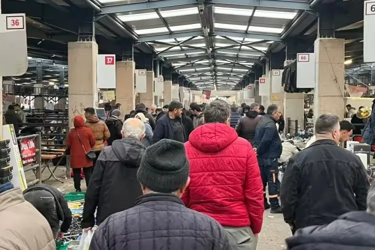 Yağmura Rağmen Bursa’da Hurda Pazarı Coşkusu!