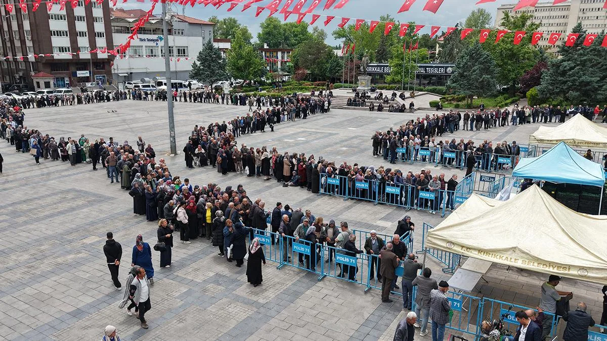 Yağmura Rağmen Fide Kuyruğu Uzadı!